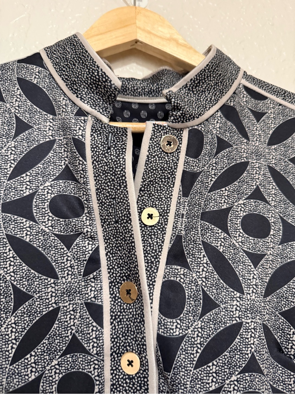 Gretchen Scott Jersey Mandarin Dress in the "Hooplah" print. Size Large Resort - Picture 8 of 8